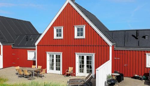 Three-Bedroom Holiday Home 