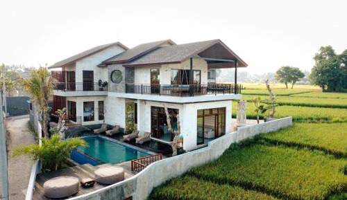 Four-Bedroom Holiday Home