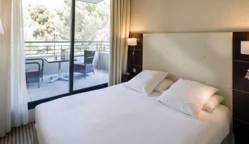 Queen Suite with Sofa Bed and Terrace