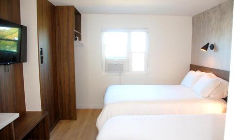 Double Bed Studio - Freeway Noise