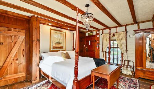Junior Suite with Pool View