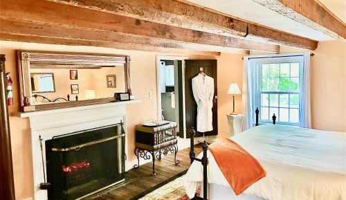 Deluxe King Suite