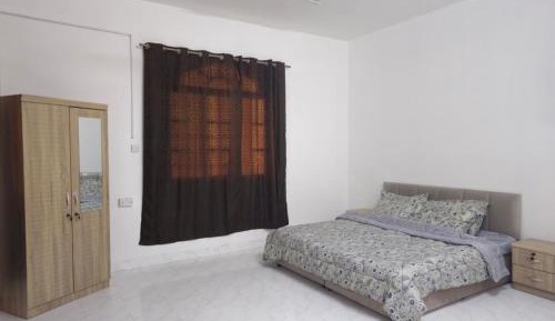 Three-Bedroom Apartment with Balcony