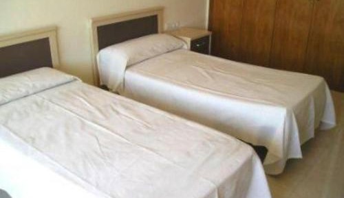 Standard Twin Room with Shared Bathroom