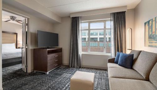 King Suite with City View - Non-Smoking