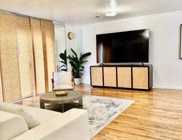Three-Bedroom Apartment with Balcony