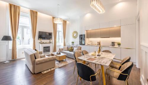 Four-Bedroom Luxury Apartment