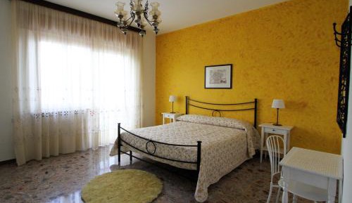 Double Room with Balcony and Private Bathroom