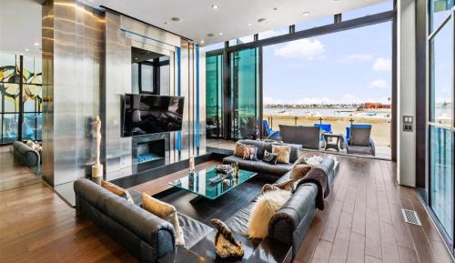 Three-Bedroom Holiday Home 