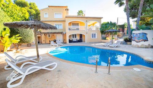 Villa with Garden View