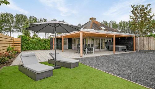 Three-Bedroom Holiday Home 