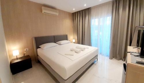Deluxe Double Room with Balcony and Sea View