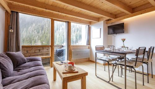Apartment with Mountain View