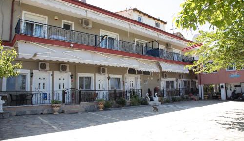 Three-Bedroom Apartment with Mountain View