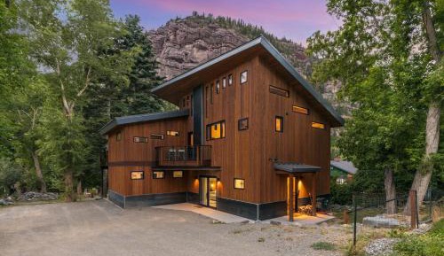 Three-Bedroom Holiday Home 
