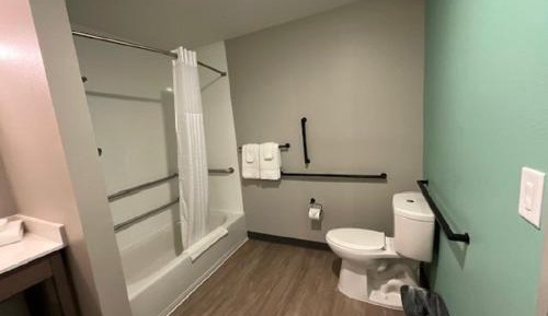 Queen Room w/Grab Bars - Mobility Access/Non-Smoking