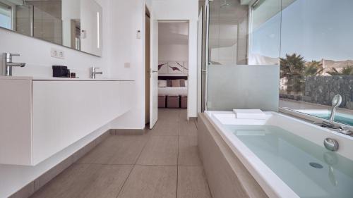 Divinity Mar 1 bedroom Suite with private pool, hot tub and sea view