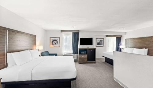 King Suite with Two King Beds - Non Smoking