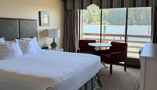 King Room with River View - Non-Smoking