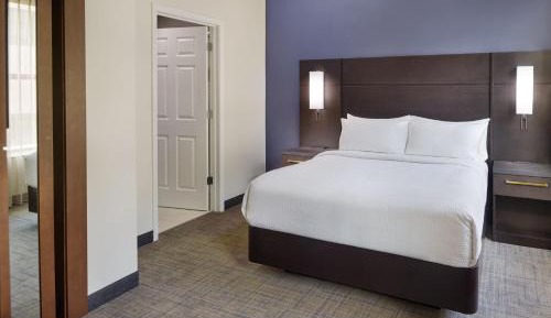 One-Bedroom King Suite with Sofa Bed and Roll-In Shower - Mobility Accessible