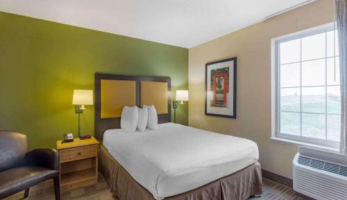 Queen studio with 1 Queen Bed - Disability Access/Non-Smoking