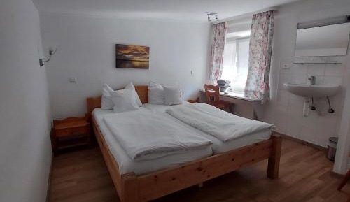 Double Room with Shared Bathroom