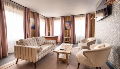 Deluxe Suite