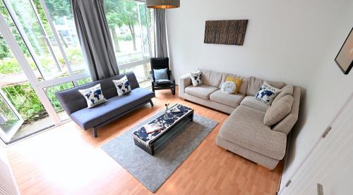 Four-Bedroom Apartment with Balcony 