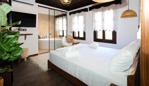 Suite with Hot Tub