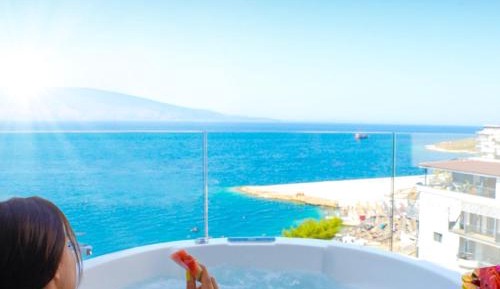 Queen Room with Jacuzzi and Sea View