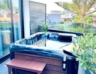 Deluxe Double Room with Jacuzzi 