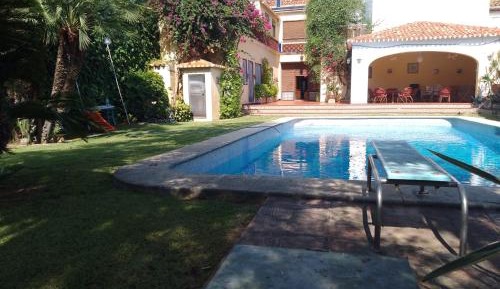 Seven-Bedroom House with Private Pool