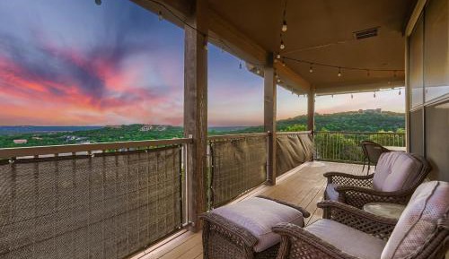Three-Bedroom Holiday Home 