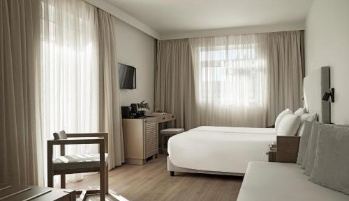 Deluxe Double or Twin Room with Balcony