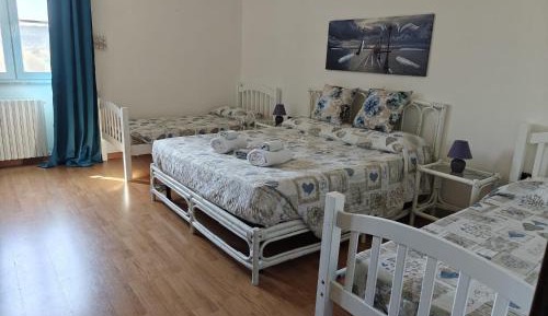 Basic Triple Room with Shared Bathroom