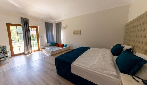 Deluxe Room with 2 Single Beds, Garden View