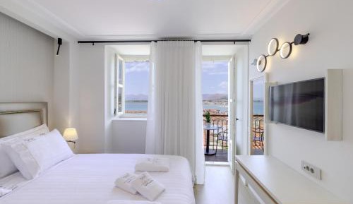 Deluxe Suite with Sea View