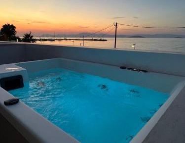 Deluxe Suite with Spa Bath
