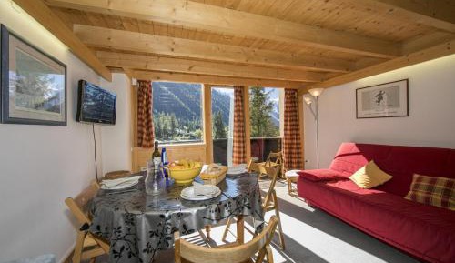 Apartment with Mountain View