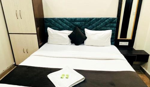 Deluxe Double Room (2 Adults + 1 Child)