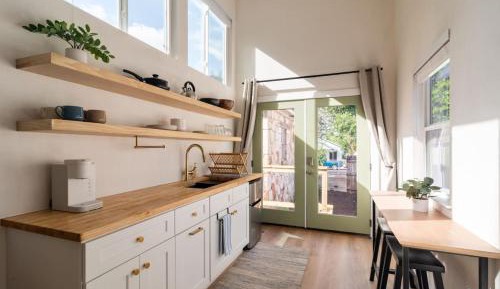 One-Bedroom Apartment with Balcony