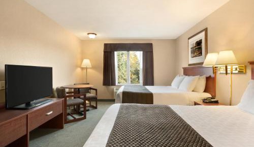 Queen Room with Two Queen Beds - Non-Smoking