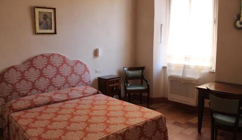 Deluxe One-Bedroom Apartment