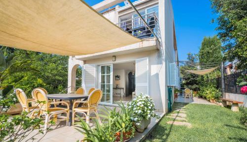 Villa with Garden View
