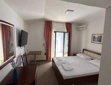 Triple Room with Lake View