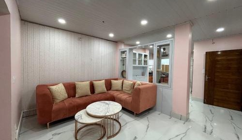 Three-Bedroom Apartment with Mountain View
