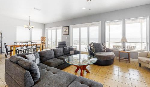 Five Bedroom Holiday Home