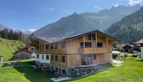 Two-Bedroom Apartment with Mountain View