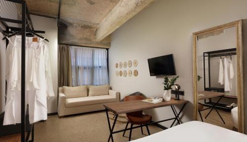 Atrium Deluxe Room 
