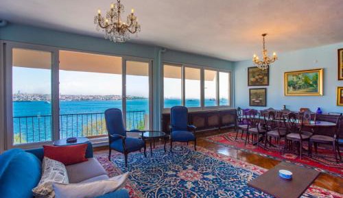 Four-Bedroom Penthouse Apartment